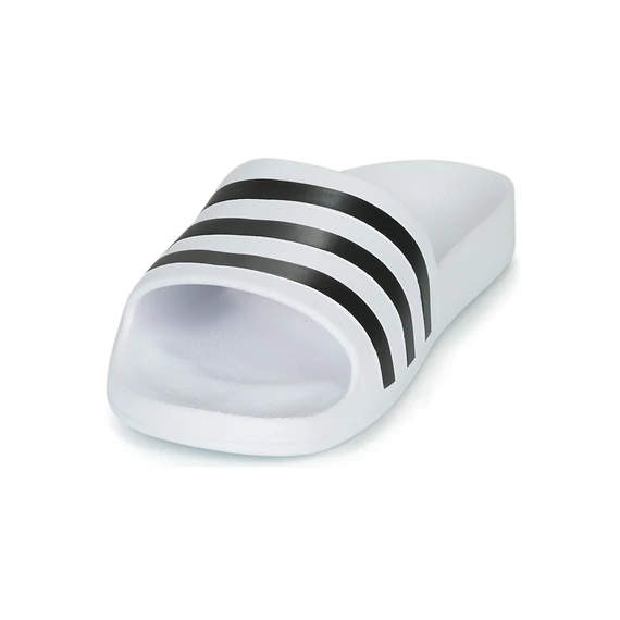 Adidas fehér papucs zuhanyozáshoz nagyméretben