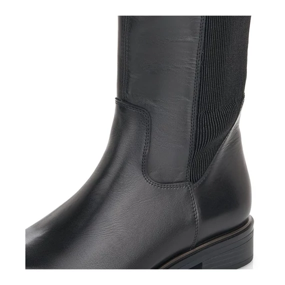 Remonte fekete, enyhén bélelt csizma nagyméretben.